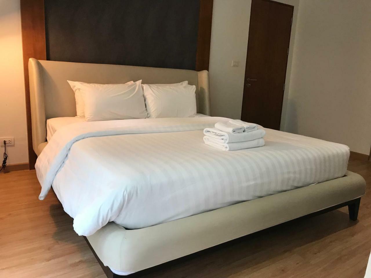 The Privilege Residence Patong Exterior foto